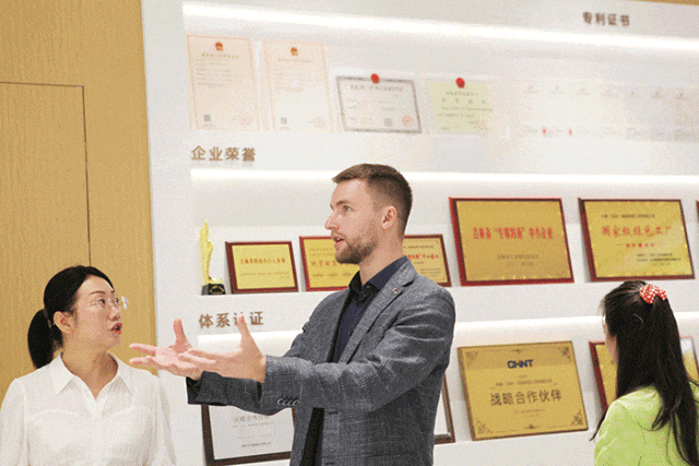 中鼎新能源与俄罗斯InEnergy公司签署战略合作协议 中鼎新能源与俄罗斯InEnergy公司签署战略合作协议
